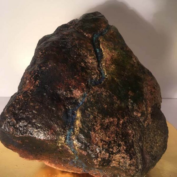 rzeźba do wnętrz, kamień naturalny wystrój wnętrz, eleganckie dodatki do salonu, gold leaf sculpture luxury art decor