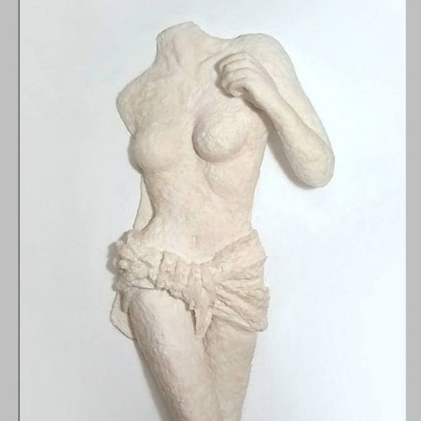 abstrakcja obraz przestrzenny biała dekoracja ścienna akt kobieta adriana plucha abstract woman act wall decor