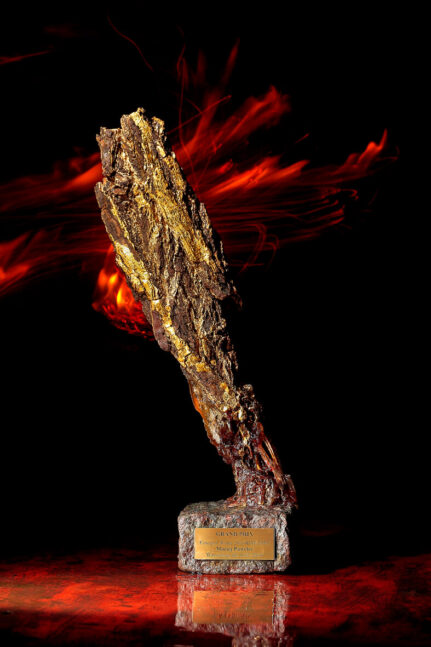 (English) golden bark sculpture statuette grand prix award stone