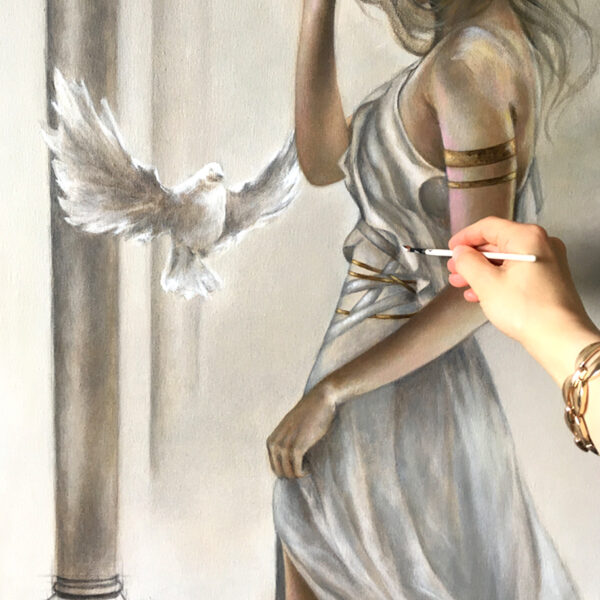 akt kobiecy obraz olejny, inspiracja antykiem, biały ptak, kolumny i kobieta w zwiewnej sukience przepasana złotymi tasiemkami.